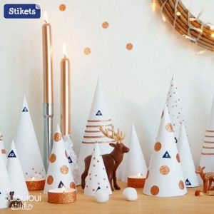 Decora l'ingresso della tua casa con piccoli alberi di Natale